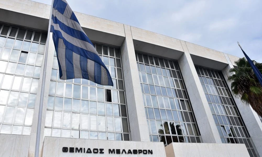 Πατέρας θυμάτων Τεμπών: Εγώ ήμουν στο γραφείο της εισαγγελέως του Αρείου Πάγου